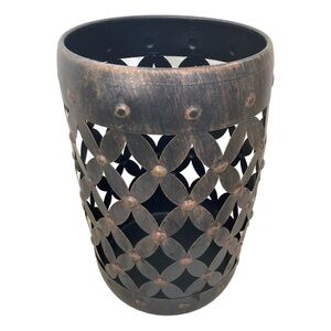 Rustic Metal Lattice Umbrella Stand